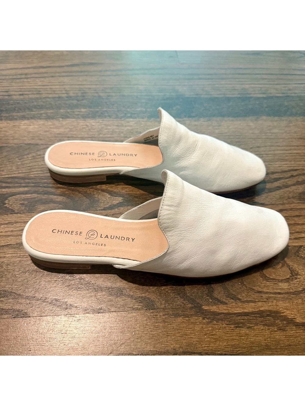 Chinese Laundry Women's White Leather Slides SZ 9
